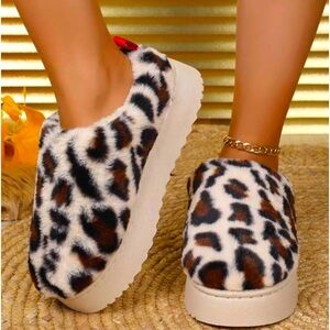 -Womenโs Thick Soled Warm Indoor Slippers-